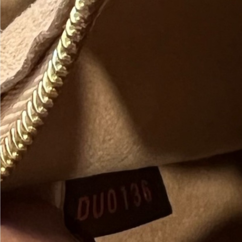 Beautiful AUTHENTIC Louis Vuitton Kensington Tote - Picture 16 of 16